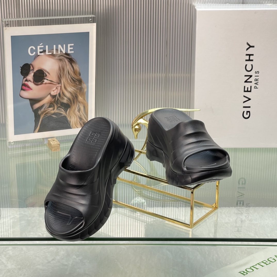 Givenchy Marshmallow Sandals In Rubber - PerfectKickZ