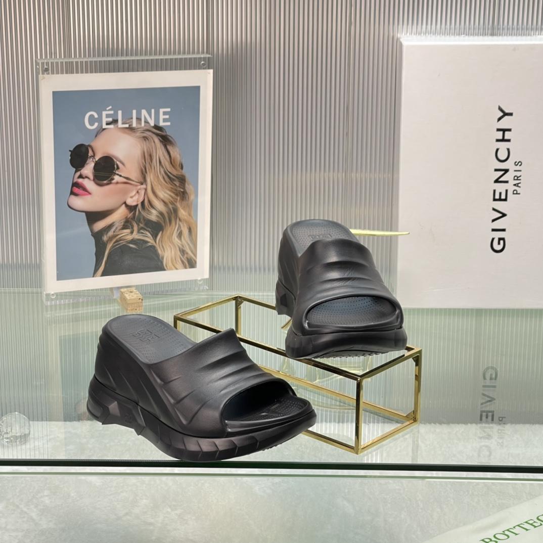 Givenchy Marshmallow Sandals In Rubber - PerfectKickZ
