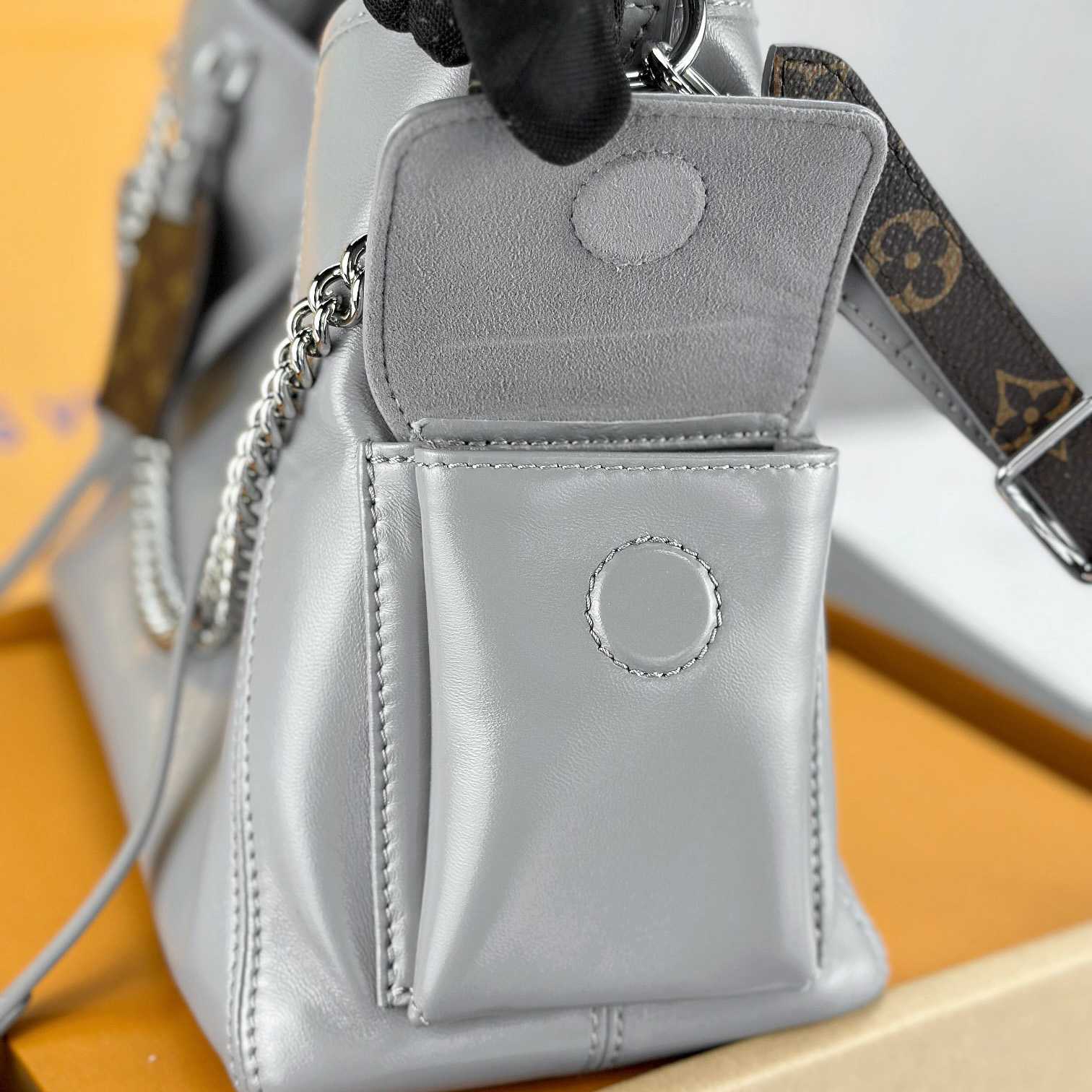 Louis Vuitton CarryAll Cargo PM   M12579 - PerfectKickZ
