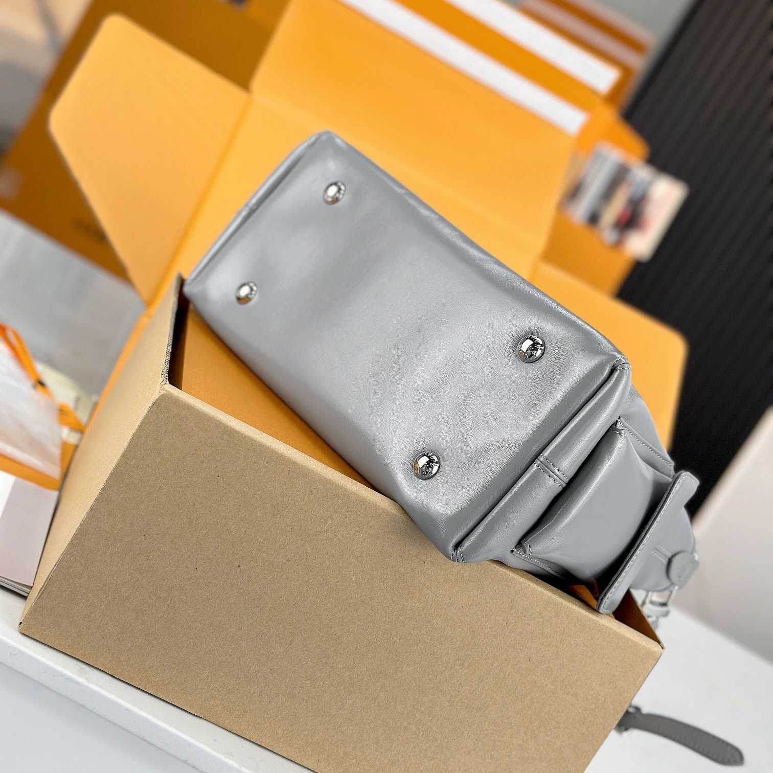 Louis Vuitton CarryAll Cargo PM   M12579 - PerfectKickZ