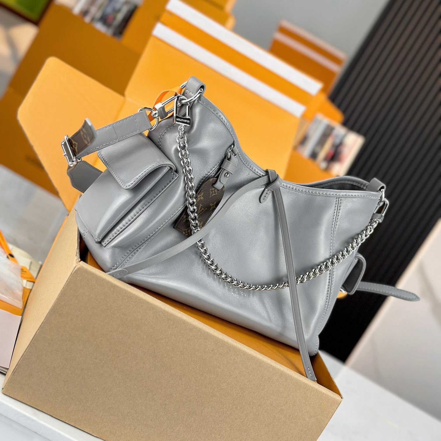 Louis Vuitton CarryAll Cargo PM   M12579 - PerfectKickZ
