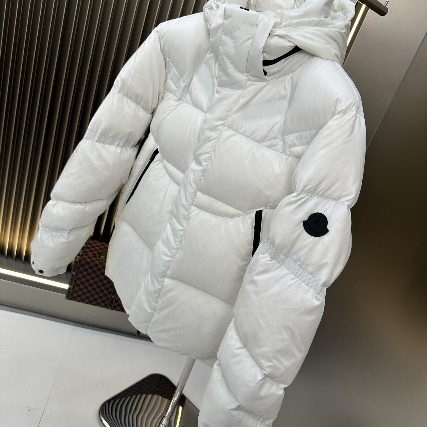 Moncler Jarama Hooded Puffer Jacket - 