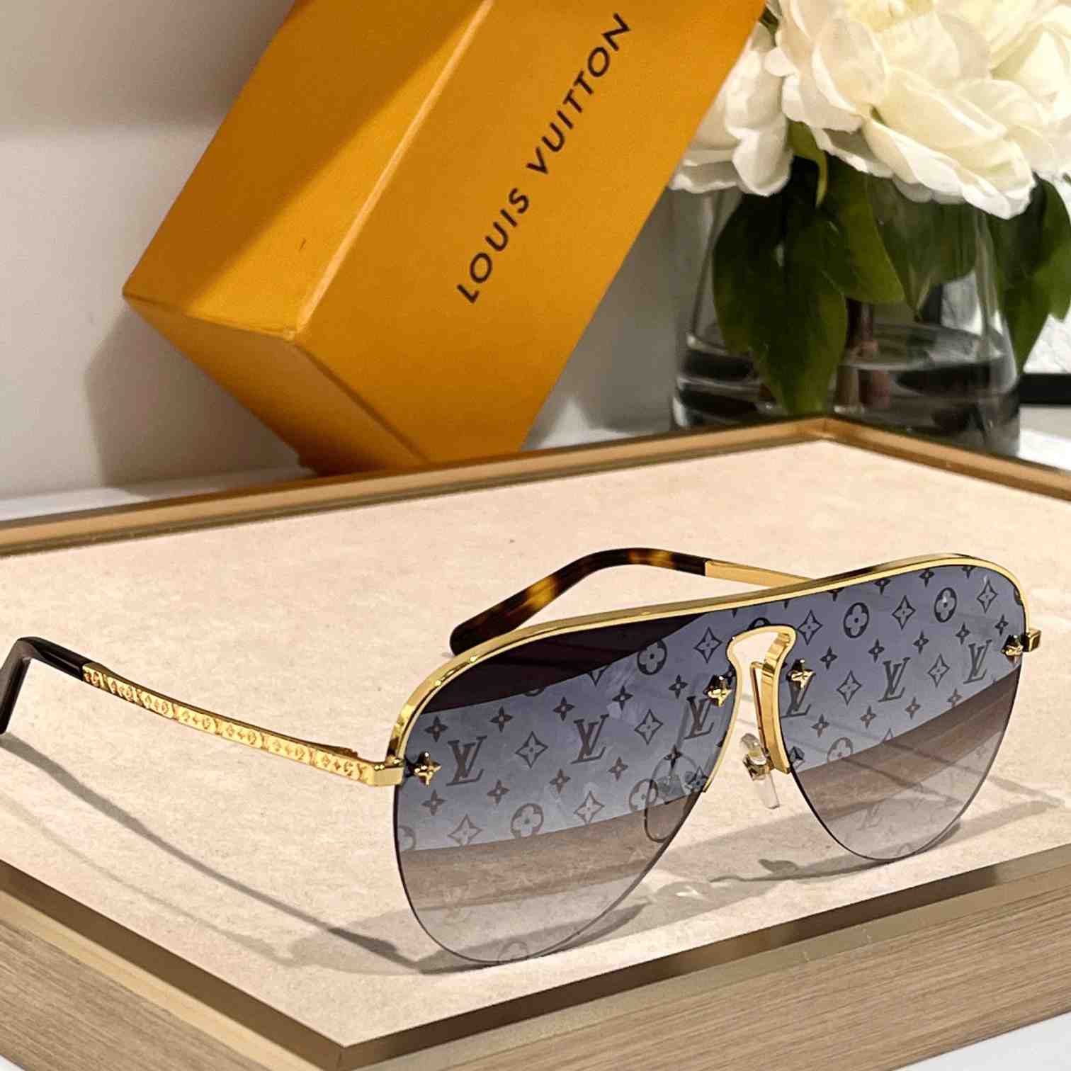 Louis Vuitton Grease Mask Sunglasses  Z1469 - PerfectKickZ