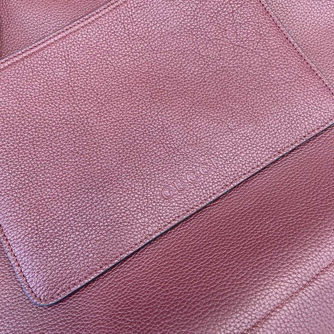 Gucci B Medium Shoulder Bag - PerfectKickZ
