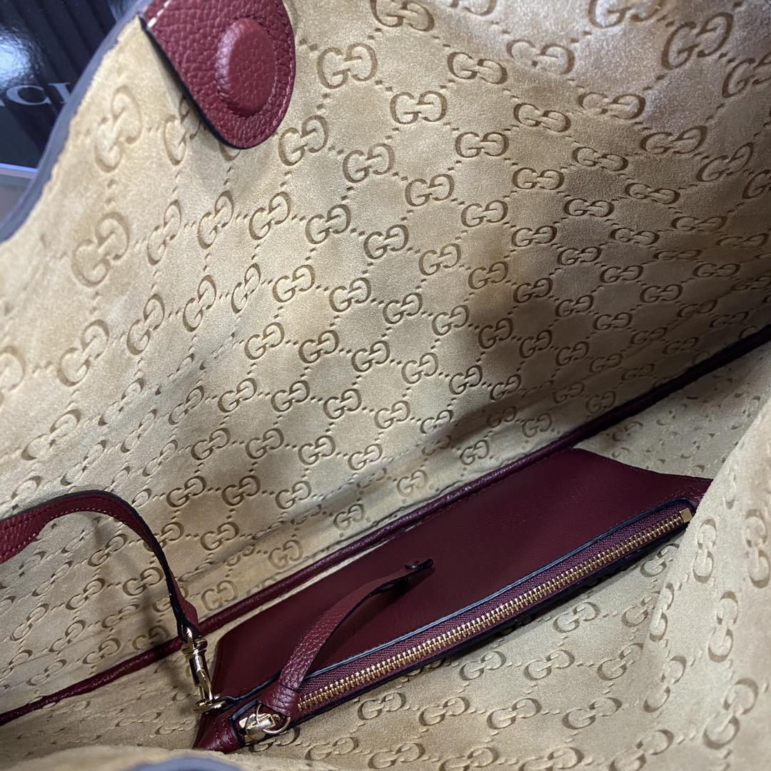 Gucci B Medium Shoulder Bag - PerfectKickZ