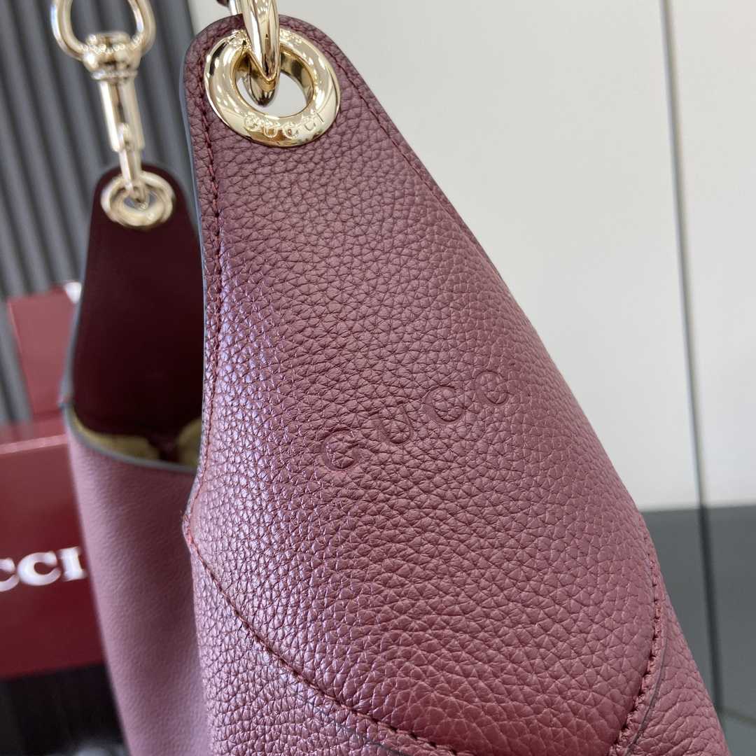 Gucci B Medium Shoulder Bag - PerfectKickZ