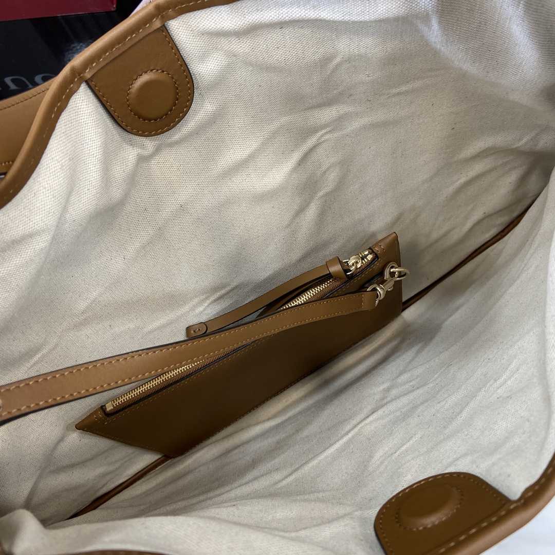 Gucci B Medium Shoulder Bag - PerfectKickZ