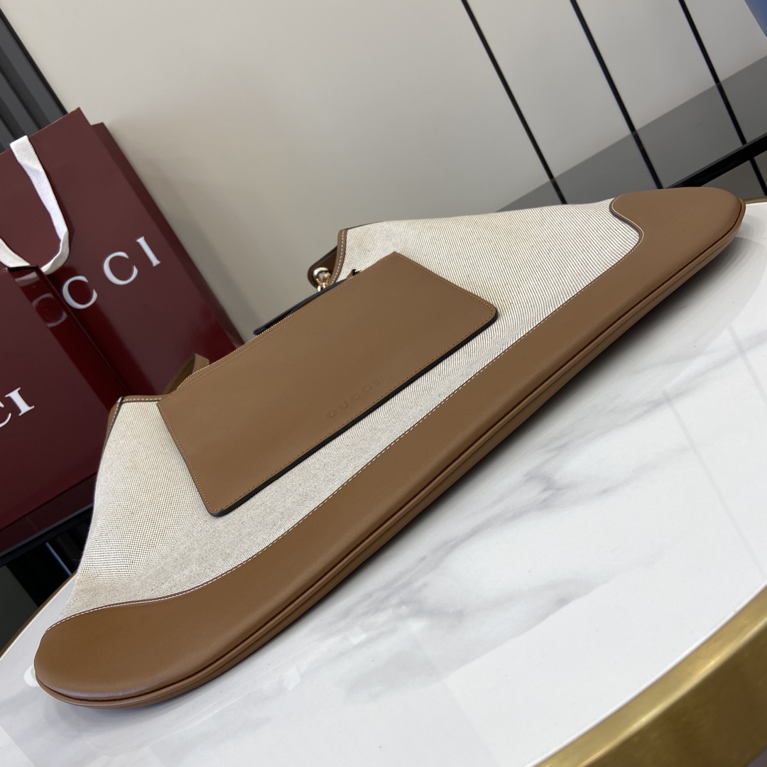 Gucci B Medium Shoulder Bag - PerfectKickZ