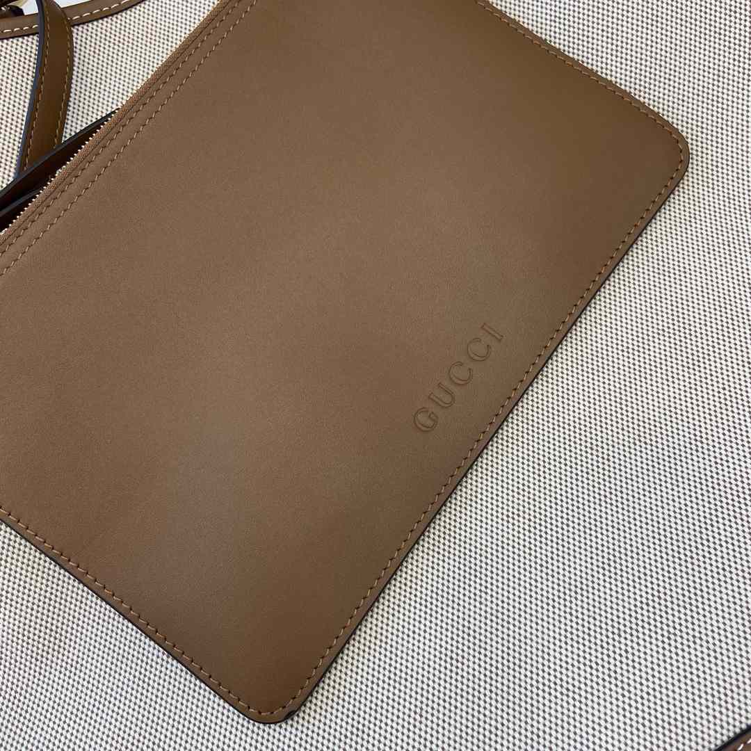 Gucci B Medium Shoulder Bag - PerfectKickZ
