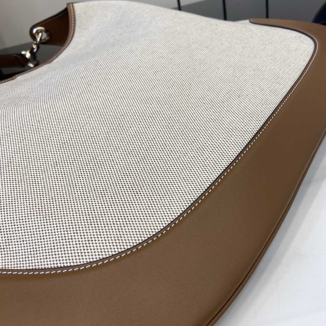 Gucci B Medium Shoulder Bag - PerfectKickZ