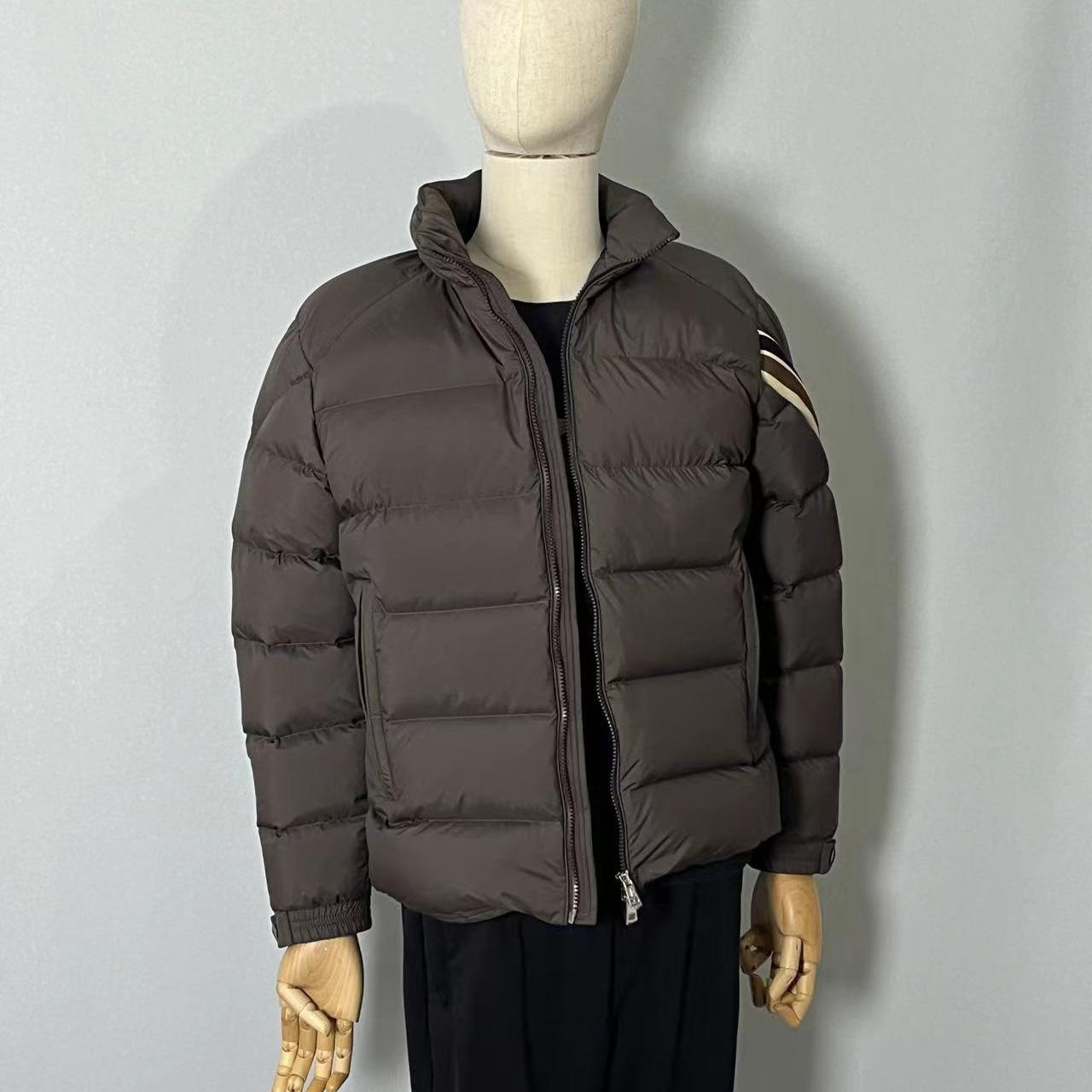 Moncler Solayan Short Down Jacket - 