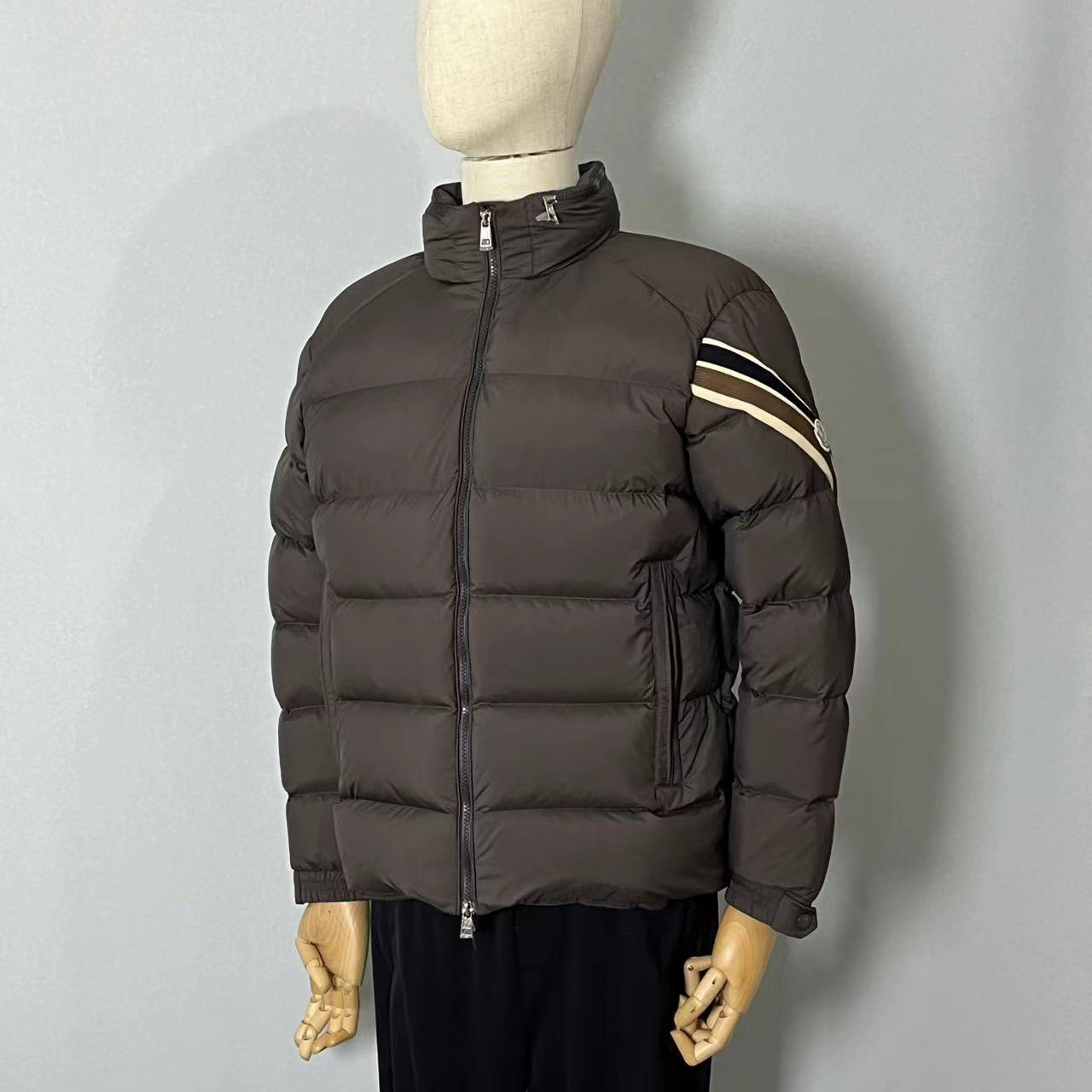 Moncler Solayan Short Down Jacket - 
