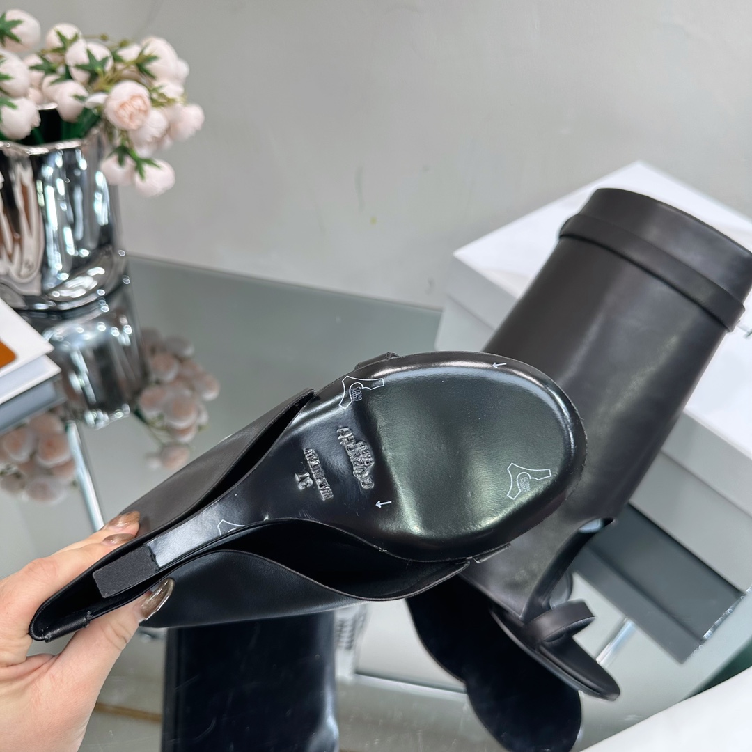 Givenchy Shark Lock Sandals In Leather - PerfectKickZ