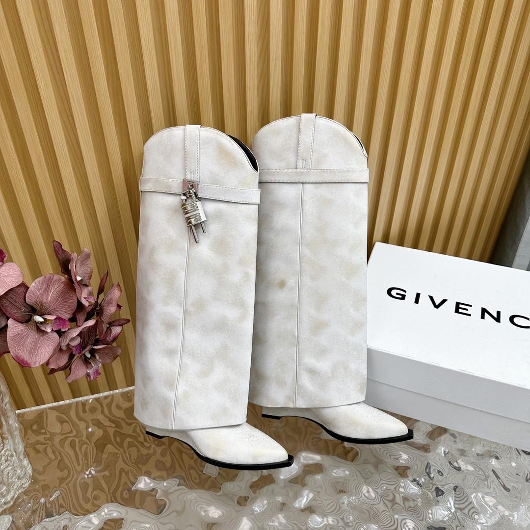 Givenchy Shark Lock Cowboy Boots In Aged Leather - 