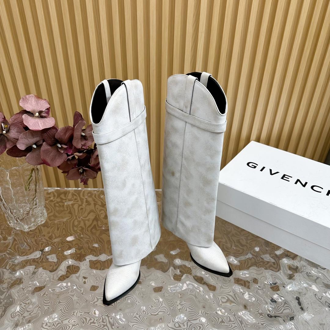 Givenchy Shark Lock Cowboy Boots In Aged Leather - 