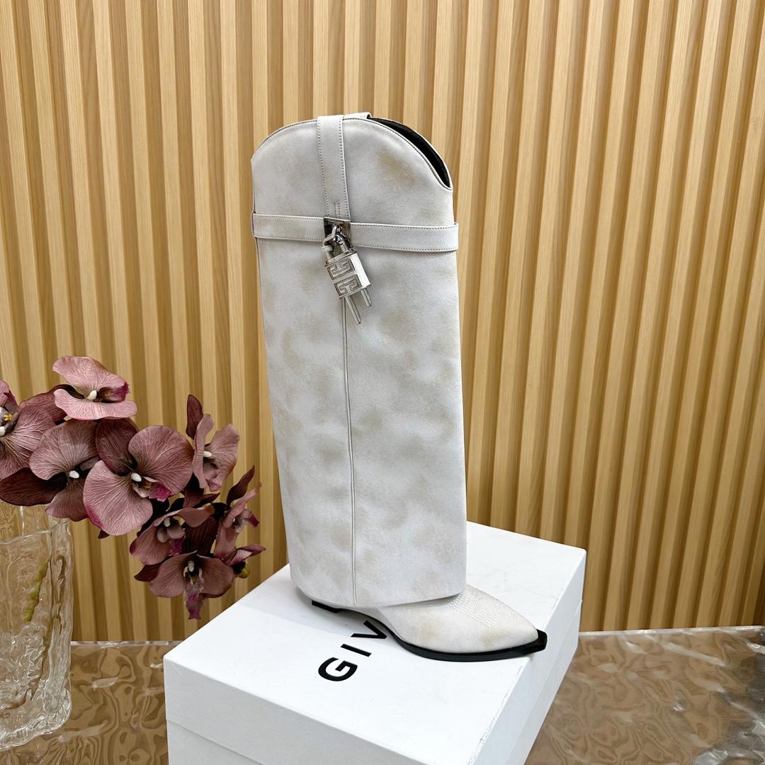 Givenchy Shark Lock Cowboy Boots In Aged Leather - 