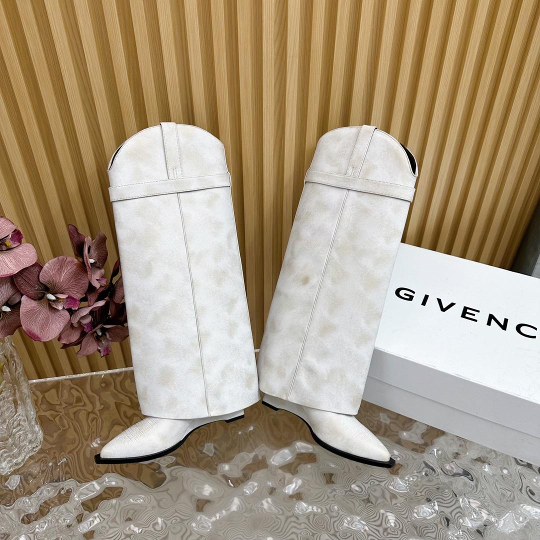 Givenchy Shark Lock Cowboy Boots In Aged Leather - 