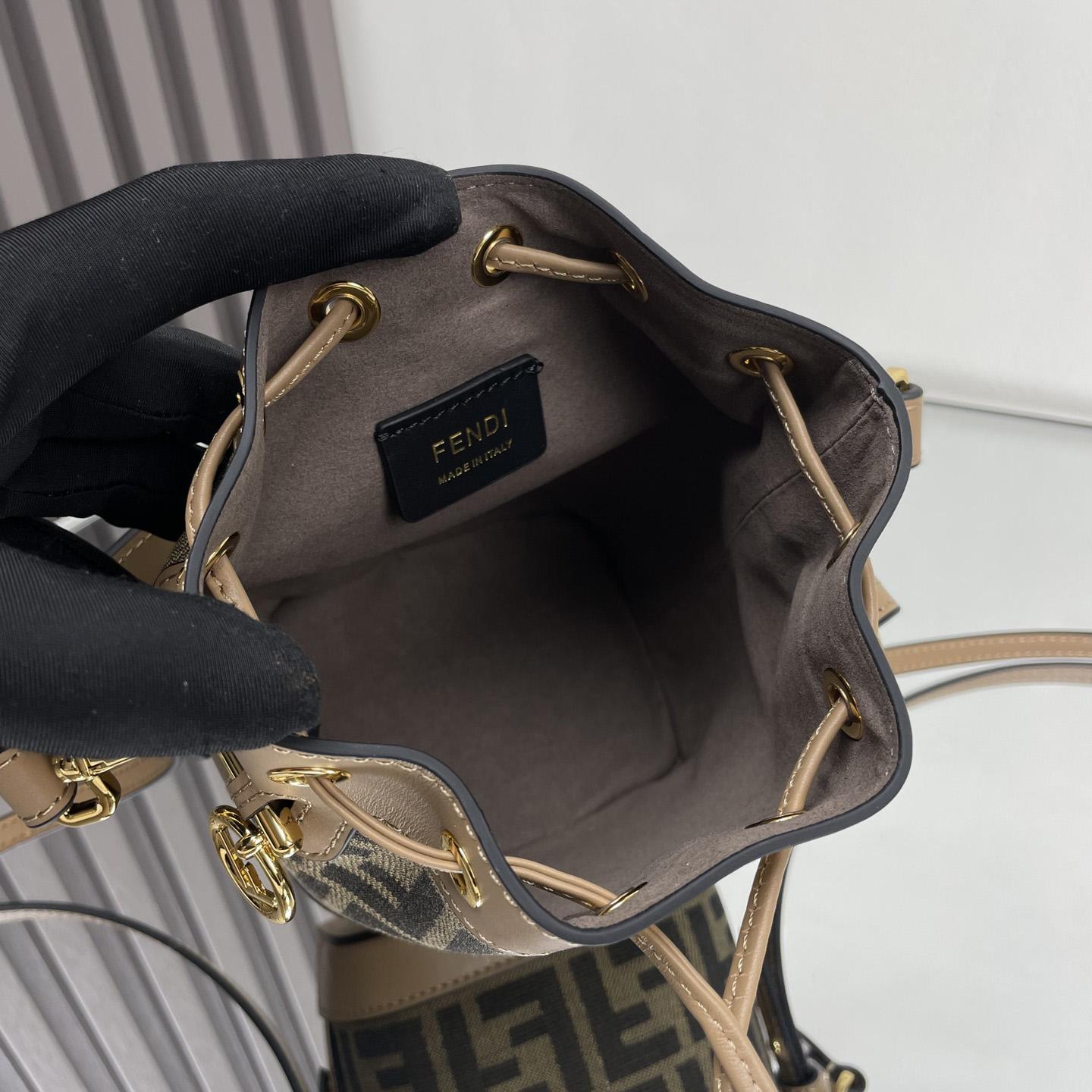 Fendi Small Mon Tresor Bucket  (18-12-10cm) - 