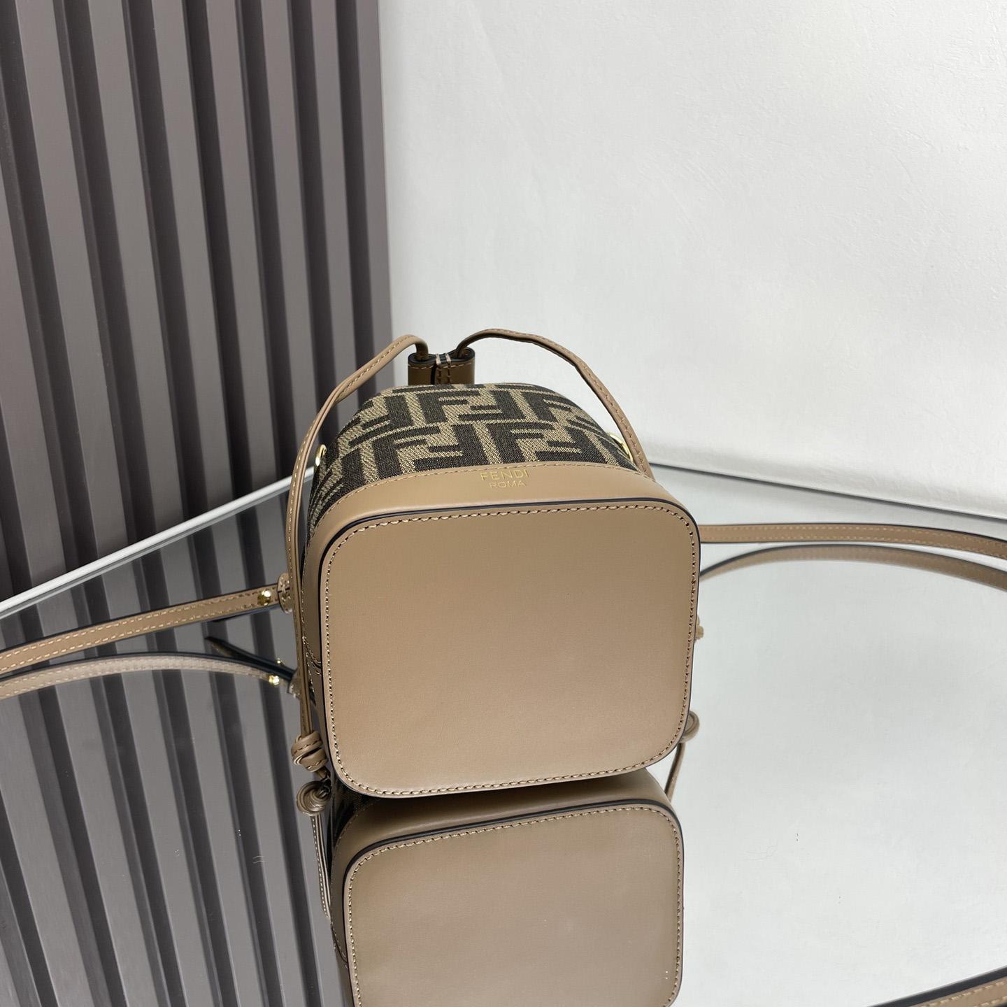 Fendi Small Mon Tresor Bucket  (18-12-10cm) - 