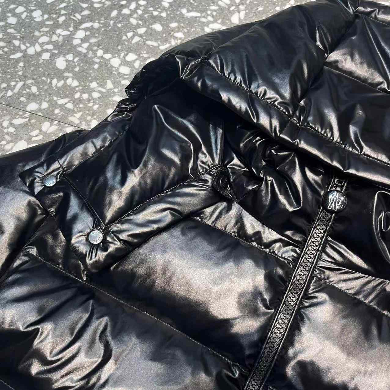Moncler Saulx Short Down Jacket - PerfectKickZ