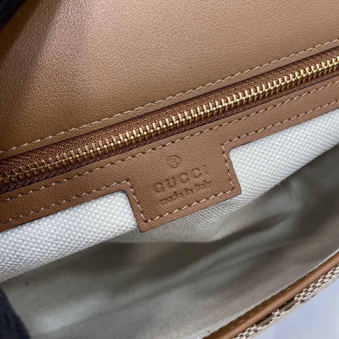Gucci Blondie Medium Top Handle Bag - 