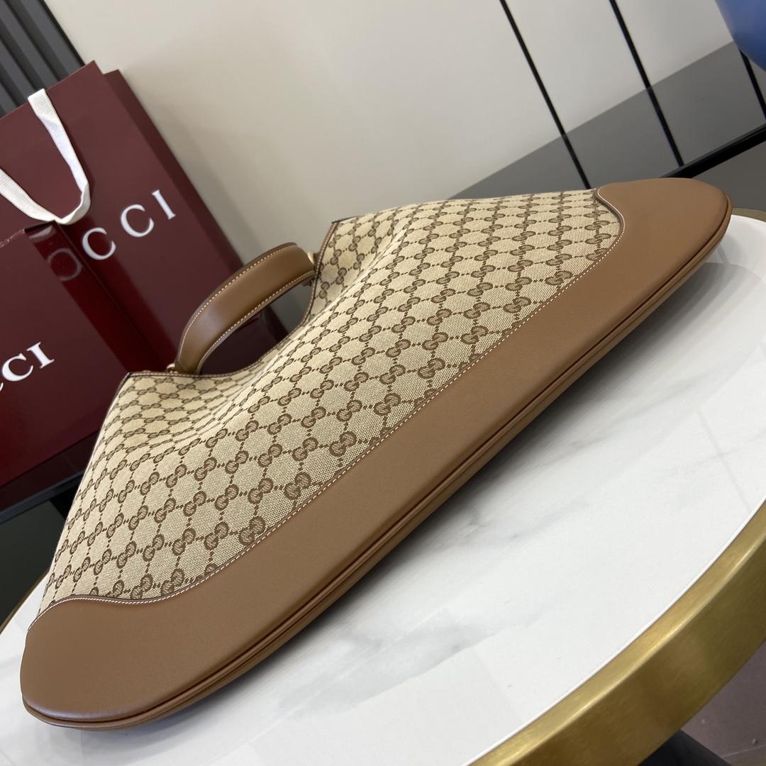 Gucci B Medium Shoulder Bag - PerfectKickZ
