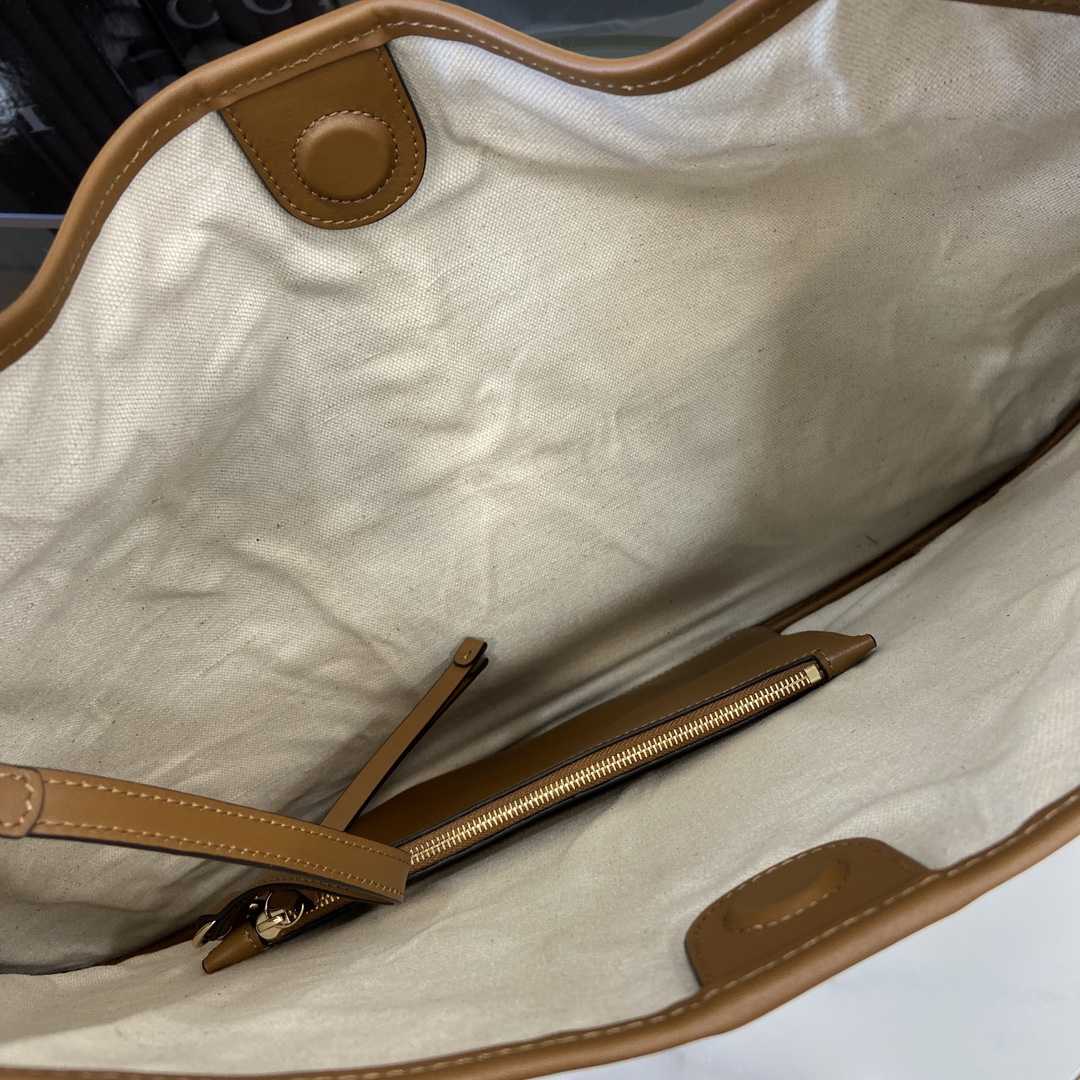 Gucci B Medium Shoulder Bag - PerfectKickZ