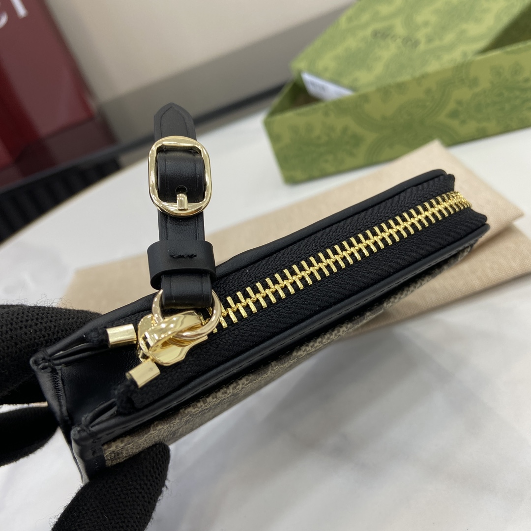 Gucci GG Emblem Zip Card Case - PerfectKickZ