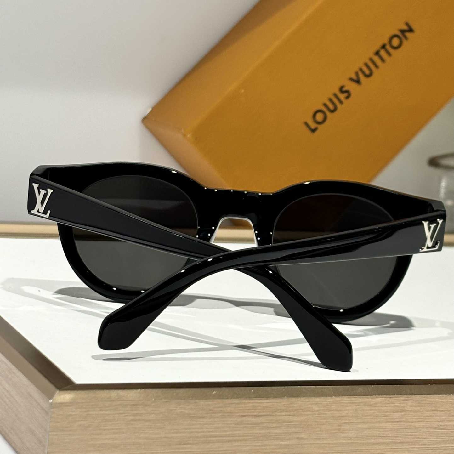 Louis Vuitton LV Legacy Round Sunglasses   Z2506U - PerfectKickZ