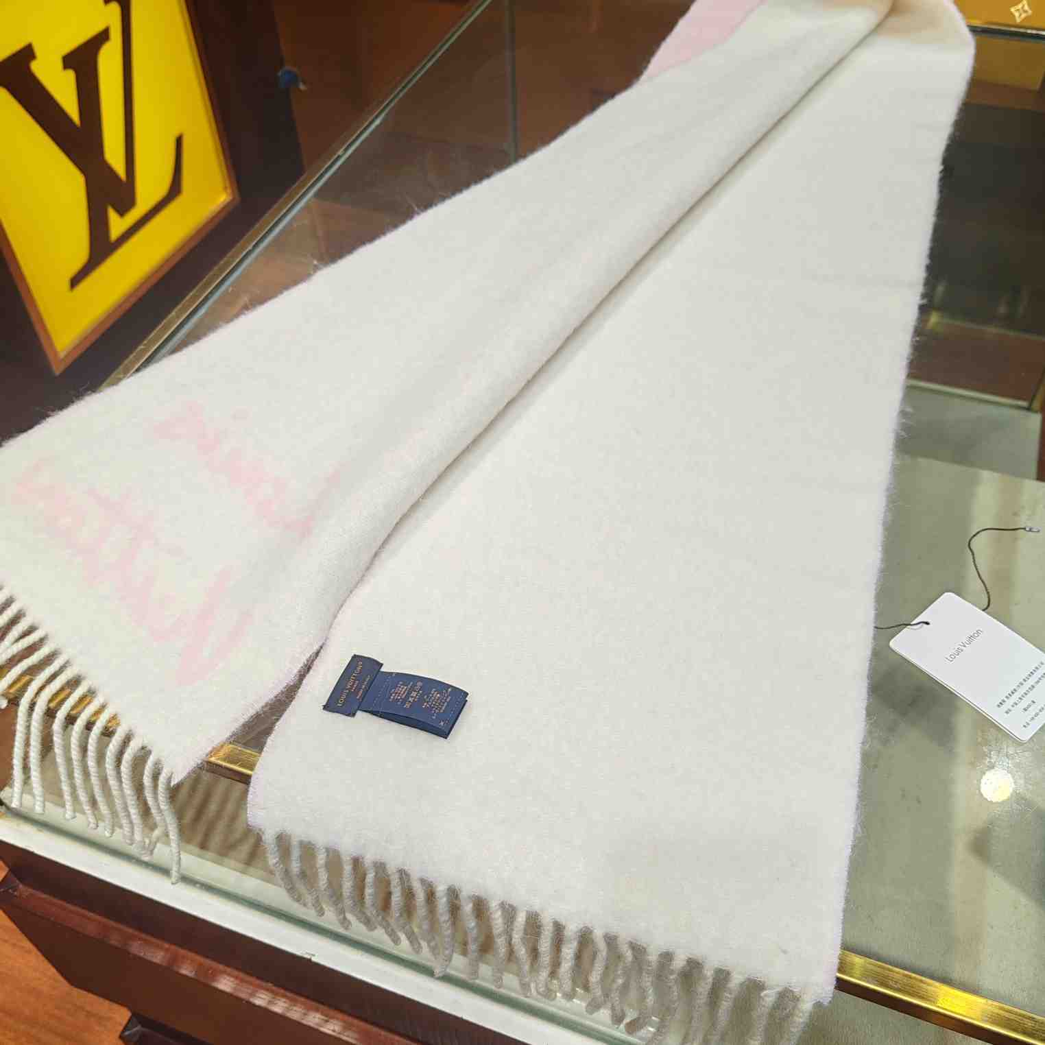 Louis Vuitton Fluffygram Scarf  M94797 - PerfectKickZ