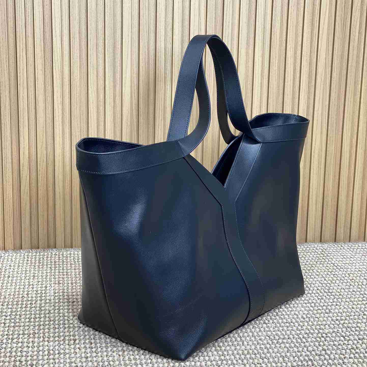 Saint Laurent Y Tote In Leather - PerfectKickZ