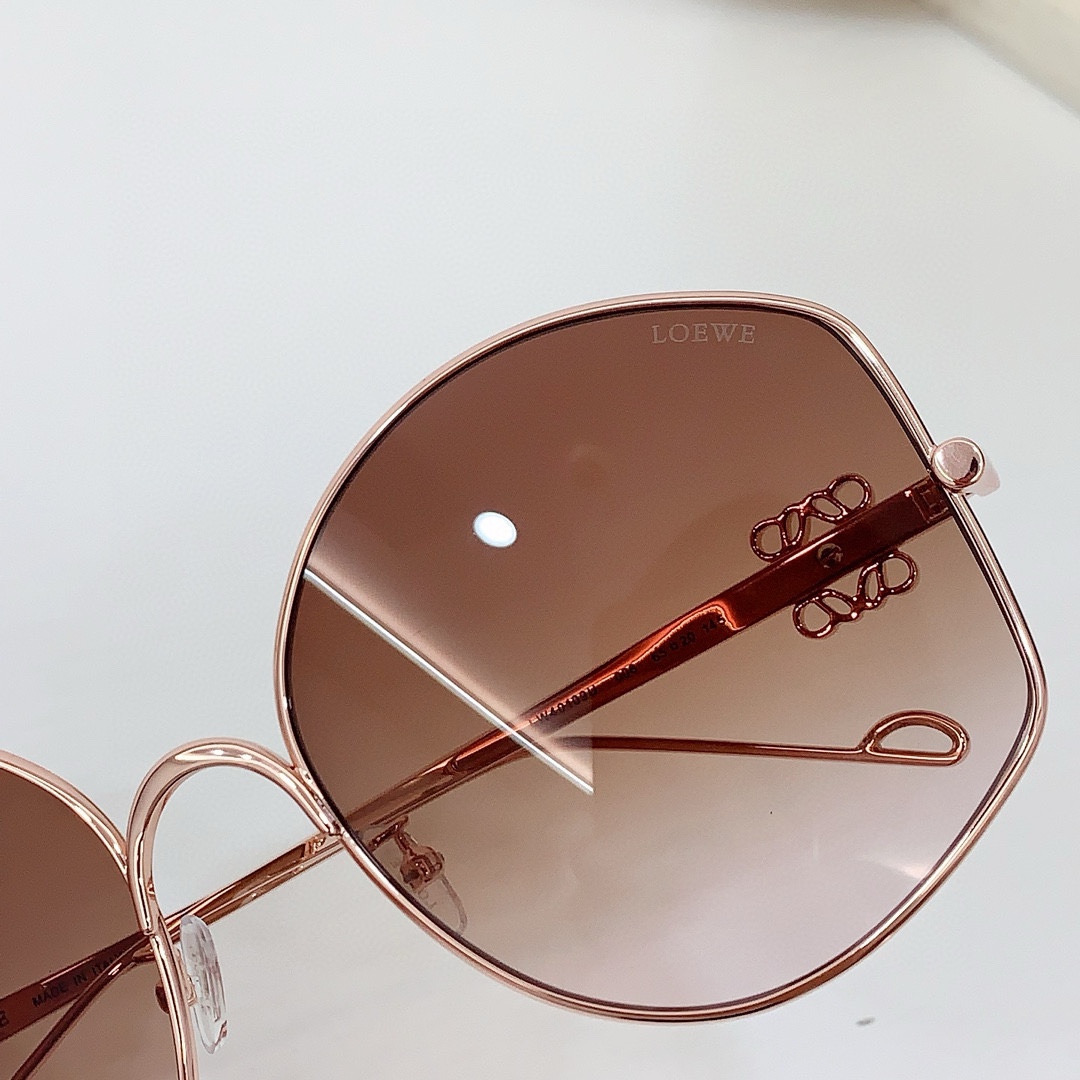 Loewe LW40109U Sunglasses  - PerfectKickZ