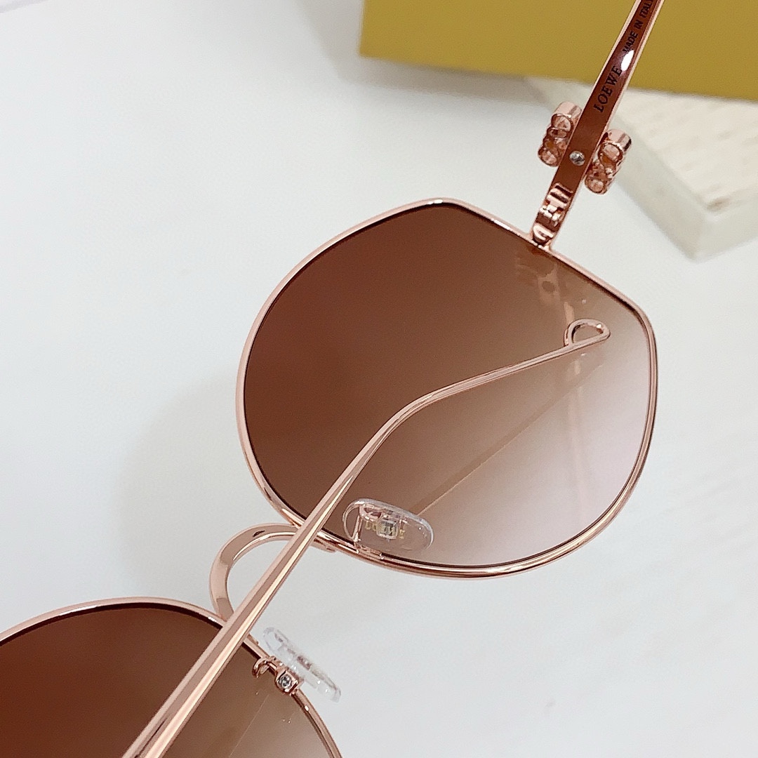 Loewe LW40109U Sunglasses  - PerfectKickZ