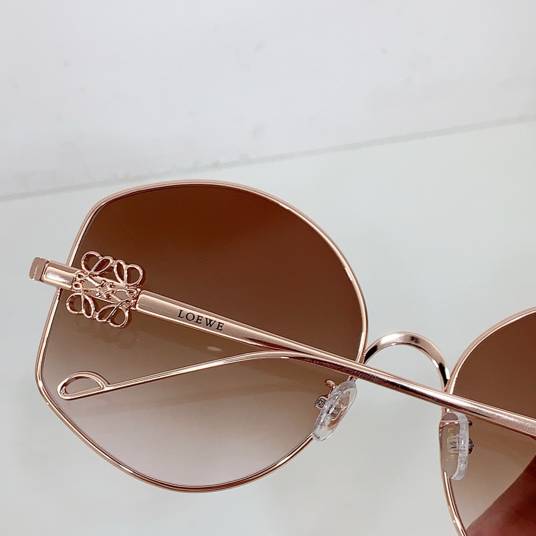 Loewe LW40109U Sunglasses  - PerfectKickZ