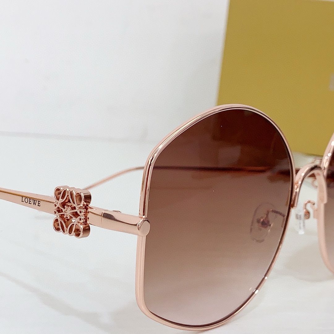 Loewe LW40109U Sunglasses  - PerfectKickZ