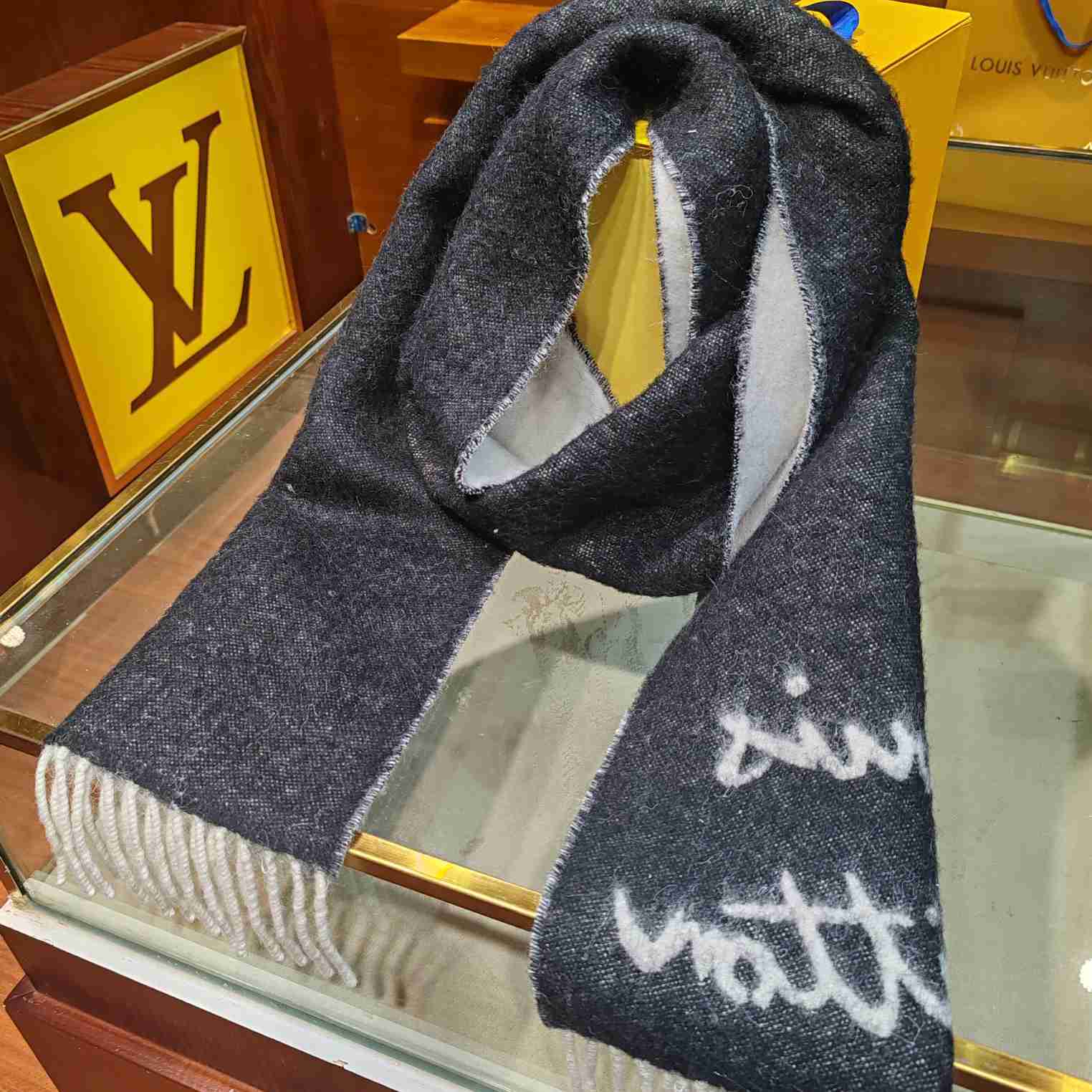 Louis Vuitton Fluffygram Scarf  M92527 - PerfectKickZ