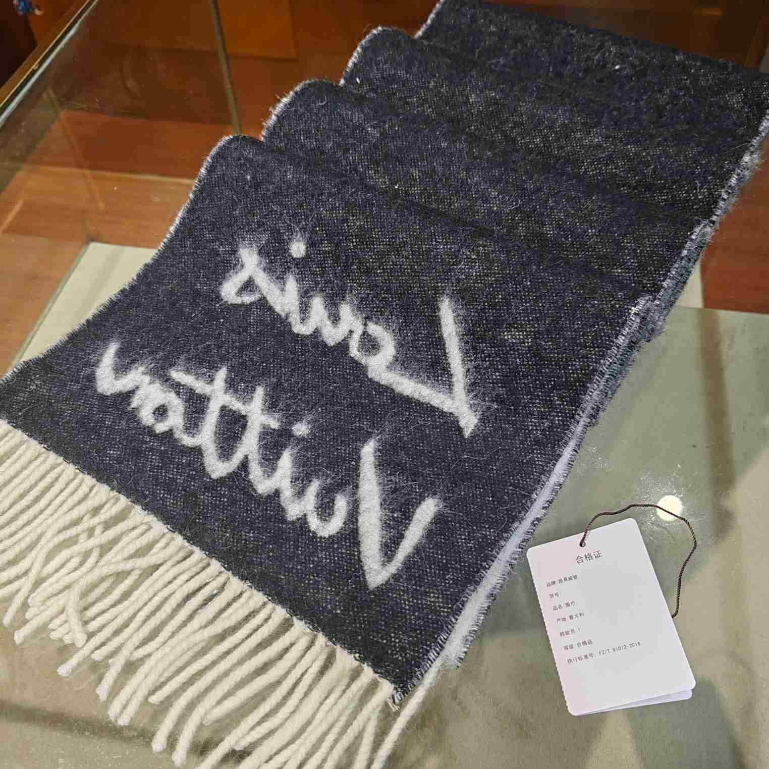 Louis Vuitton Fluffygram Scarf  M92527 - PerfectKickZ
