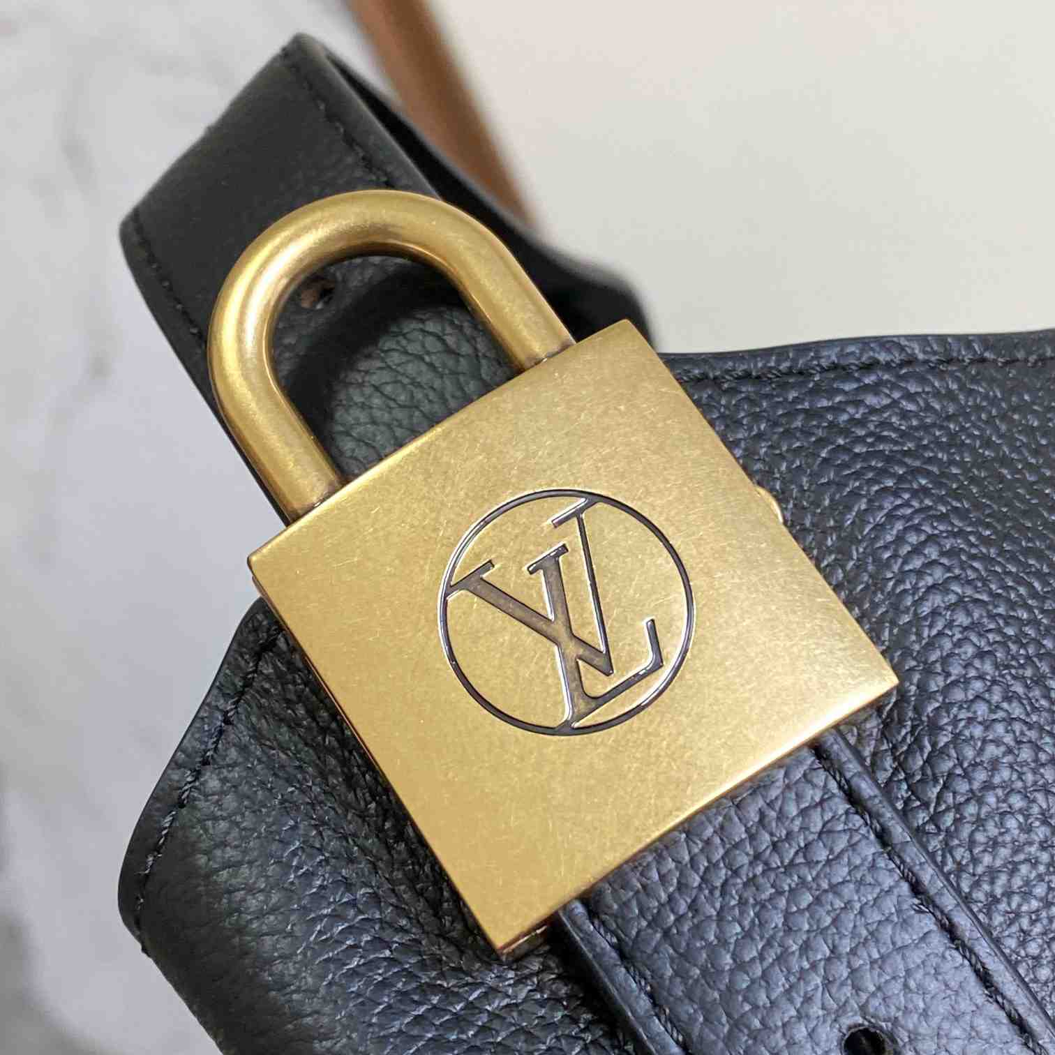Louis Vuitton Low Key Hobo PM   M25352 - PerfectKickZ