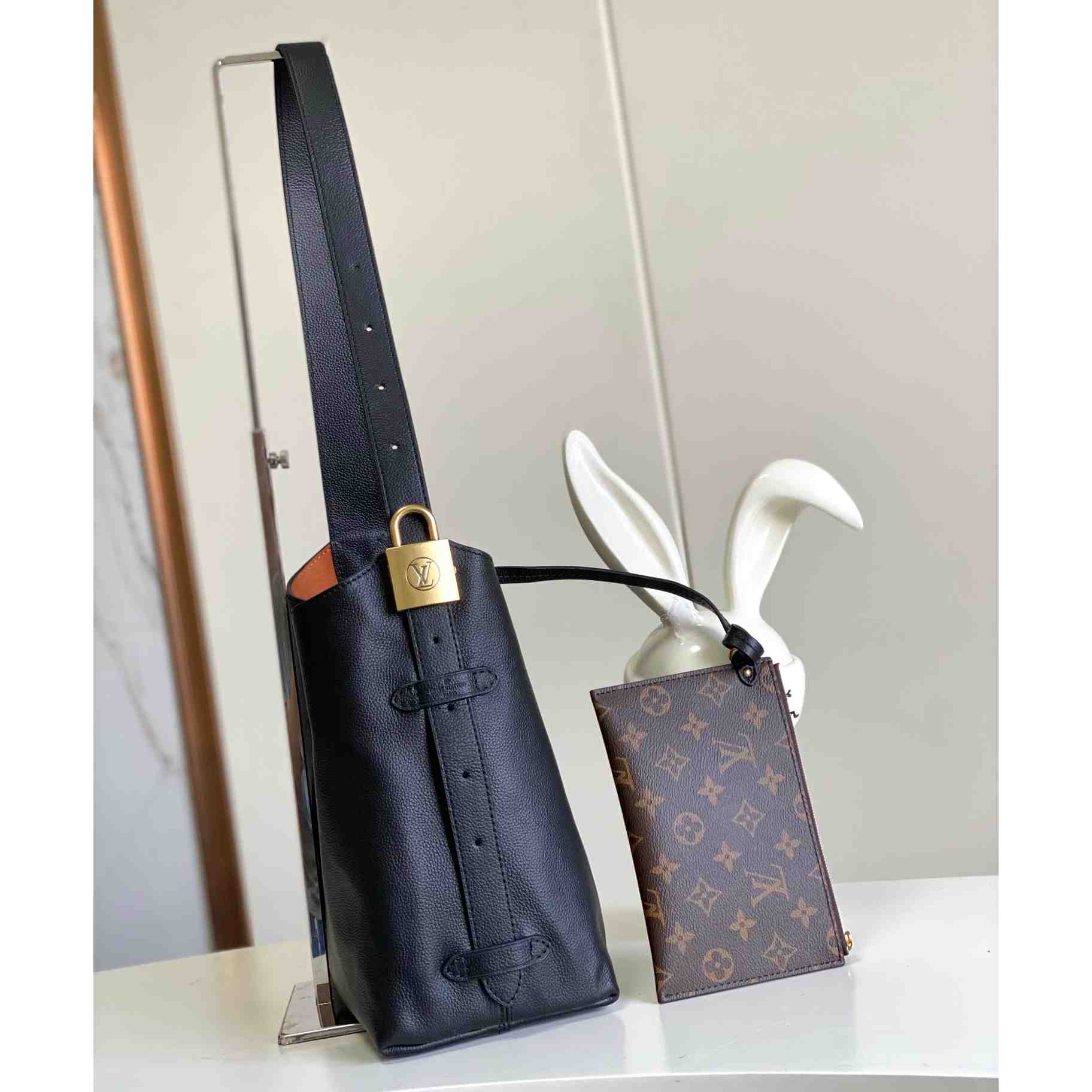 Louis Vuitton Low Key Hobo PM   M25352 - PerfectKickZ