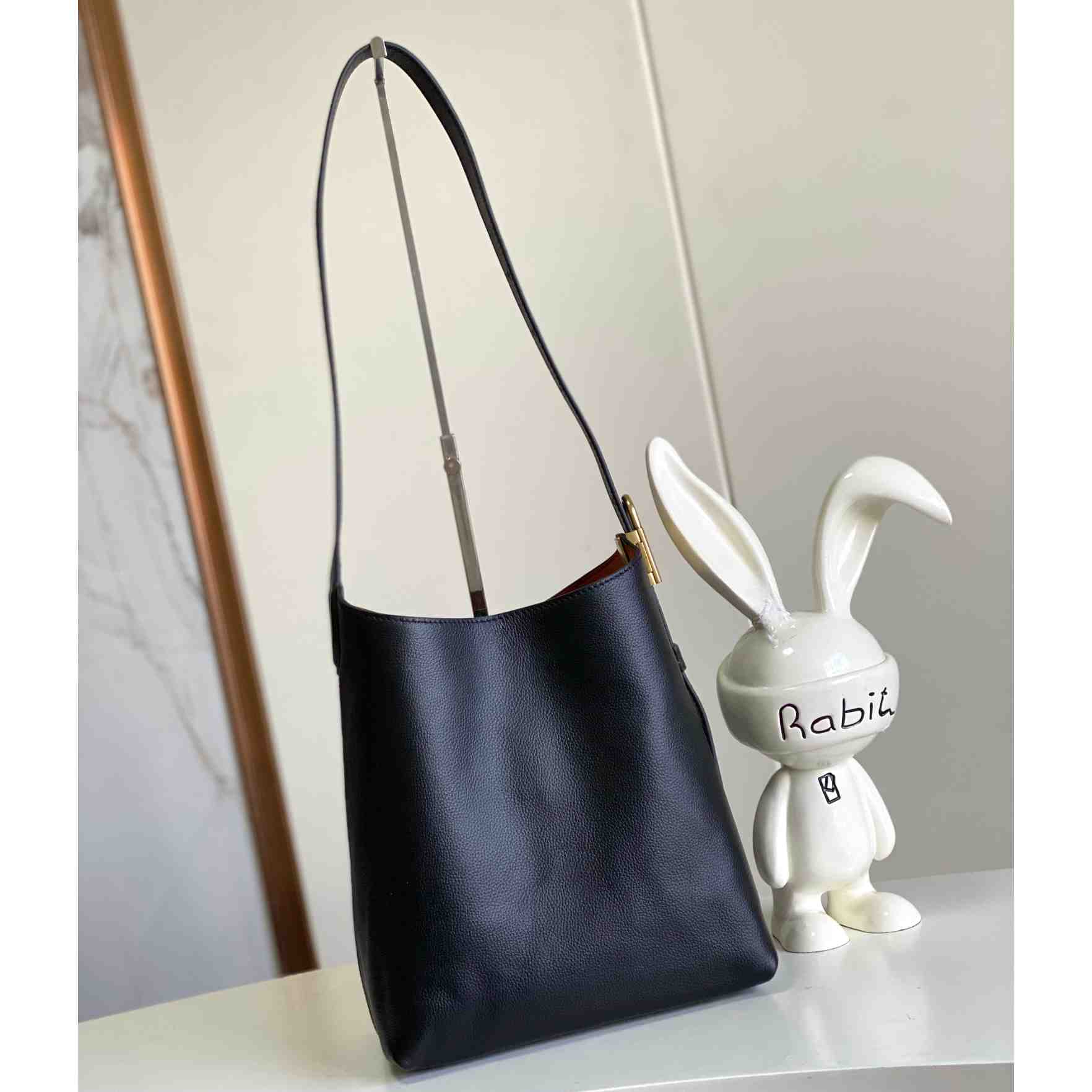 Louis Vuitton Low Key Hobo PM   M25352 - PerfectKickZ