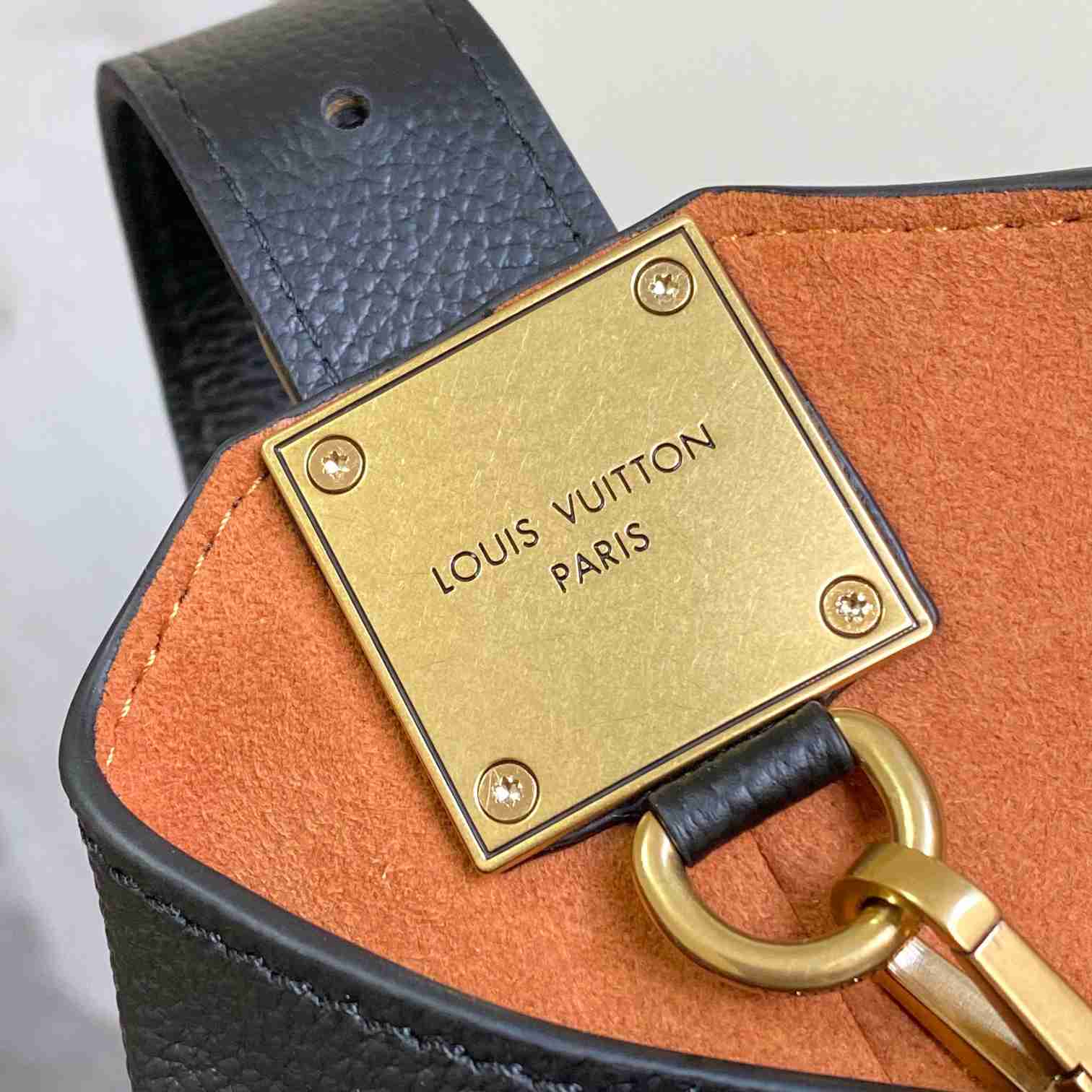 Louis Vuitton Low Key Hobo PM   M25352 - PerfectKickZ