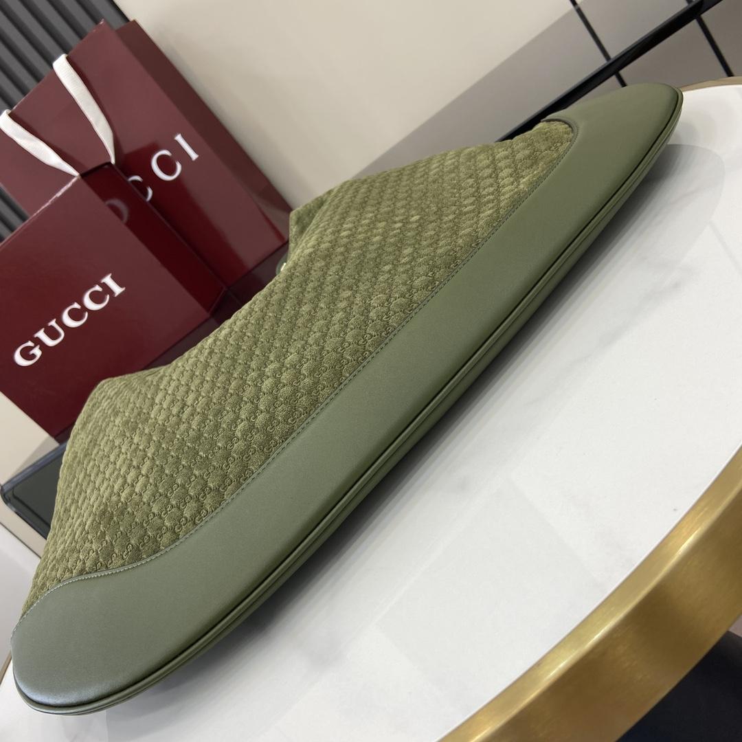 Gucci B Medium Shoulder Bag - PerfectKickZ