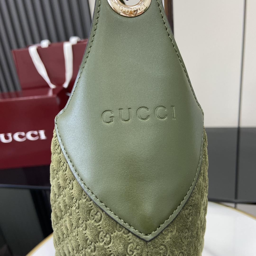 Gucci B Medium Shoulder Bag - PerfectKickZ