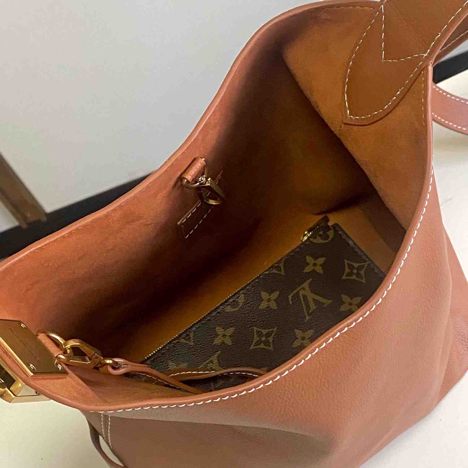Louis Vuitton Low Key Hobo PM   M25352 - PerfectKickZ
