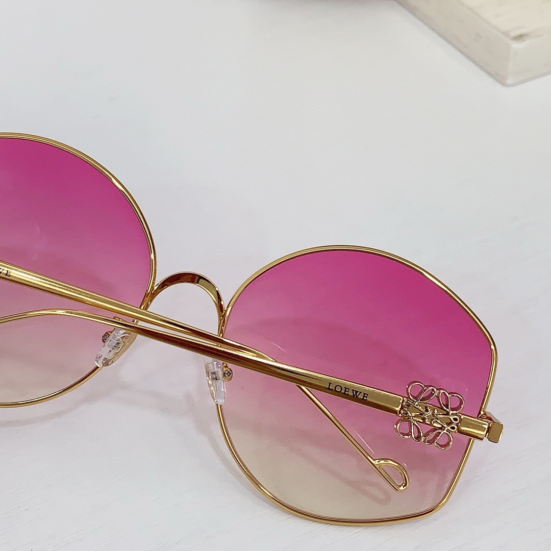 Loewe LW40109U Sunglasses  - PerfectKickZ