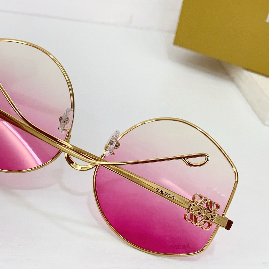 Loewe LW40109U Sunglasses  - PerfectKickZ