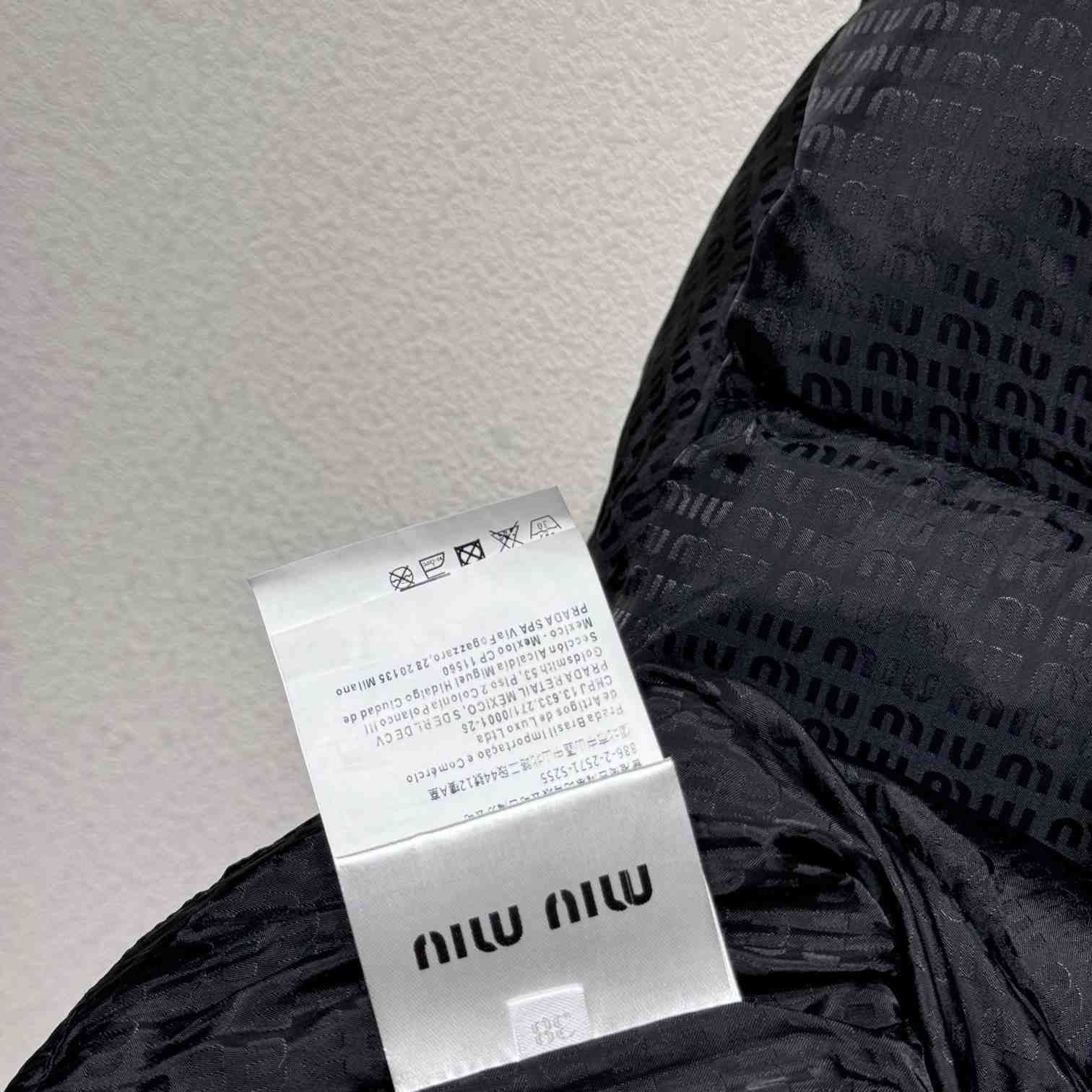 Miu Miu logo-appliqué puffer jacket  - PerfectKickZ