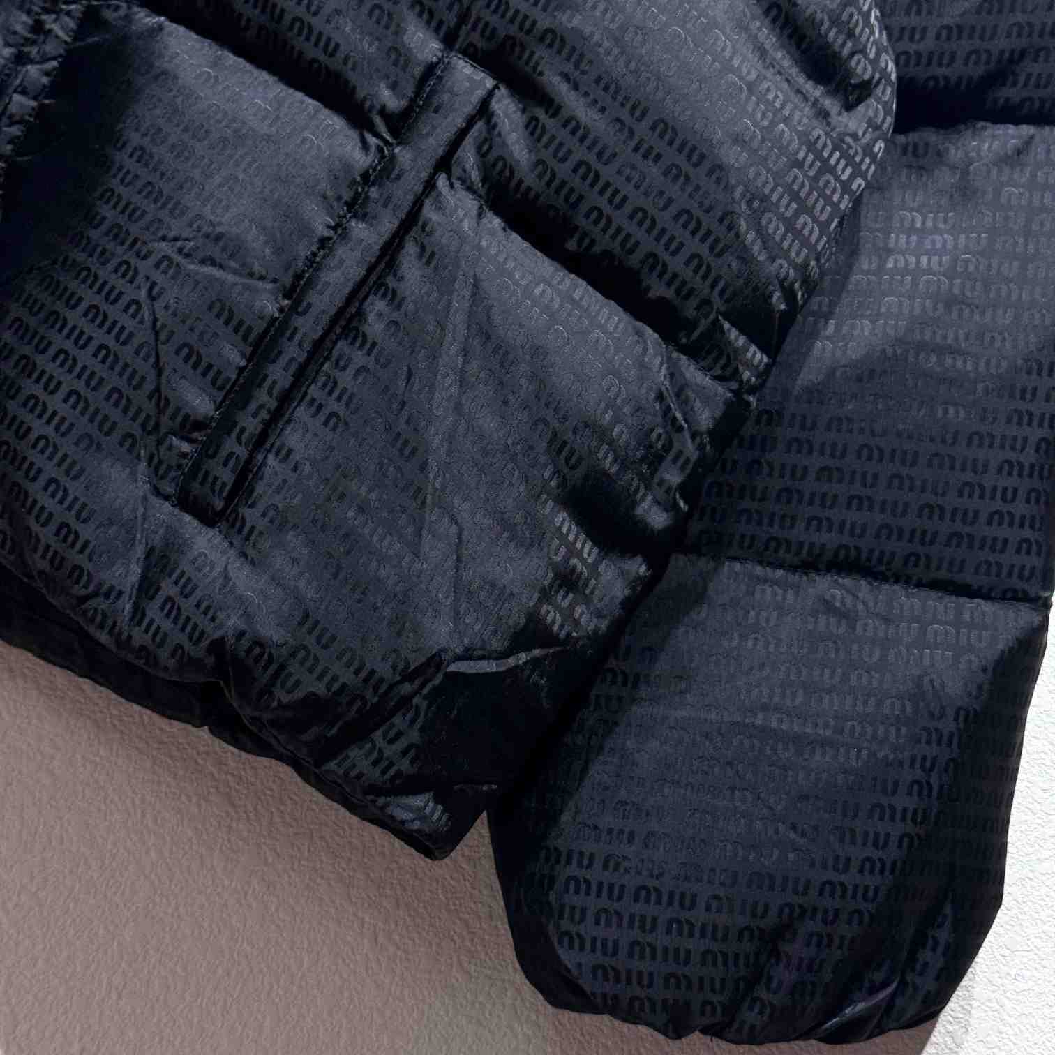 Miu Miu logo-appliqué puffer jacket  - PerfectKickZ