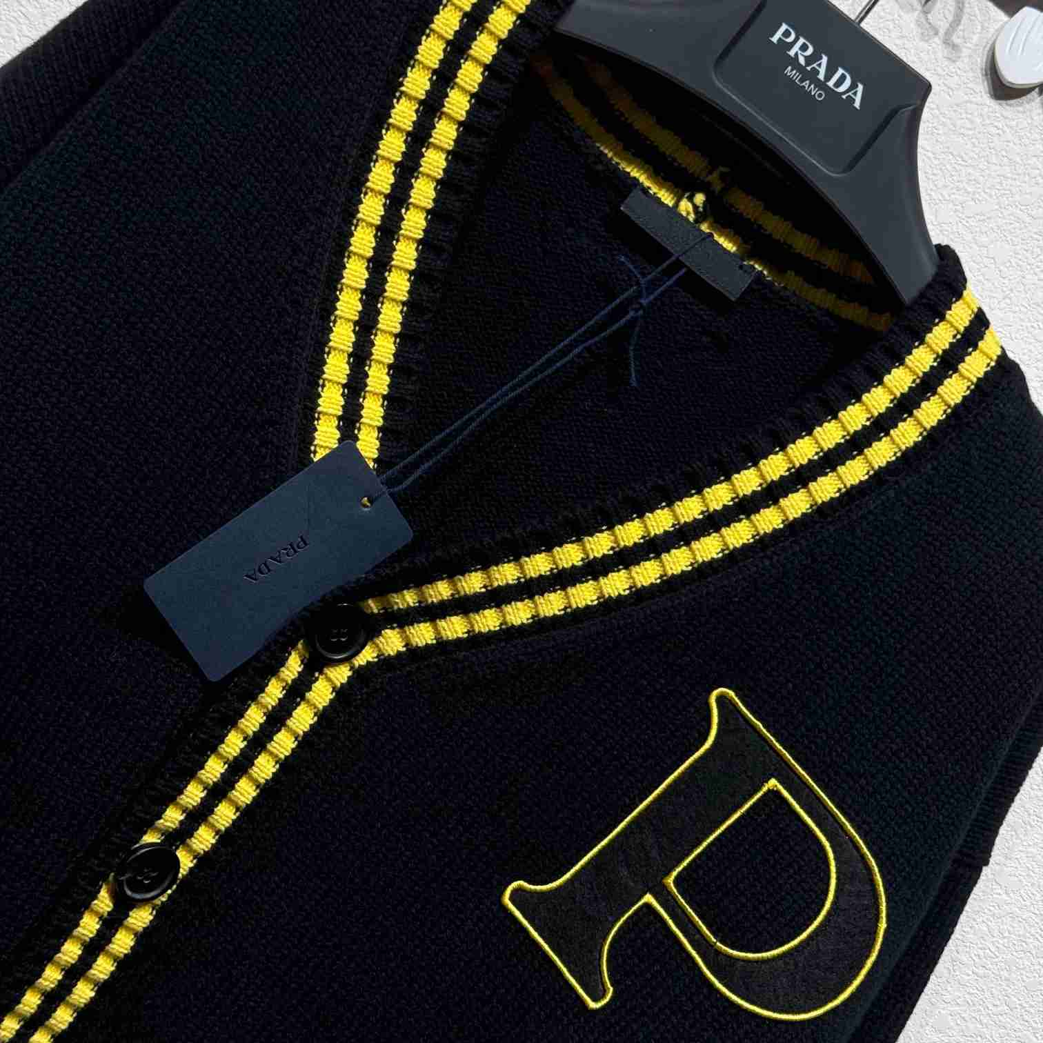 Prada Wool And Cashmere Cardigan - 