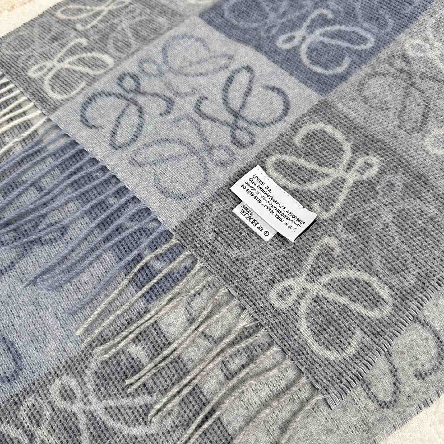 Loewe Scarf In Wool And Cashmere - 